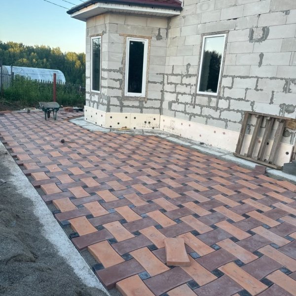 Սալիկապատ քարերի տեղադրում