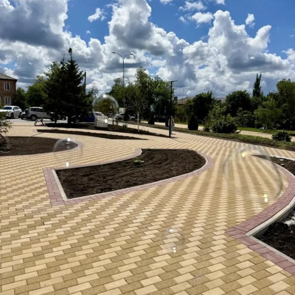 Սալիկապատ քարերի տեղադրում