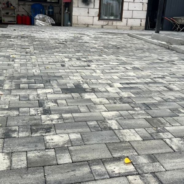 Սալիկապատ քարերի տեղադրում